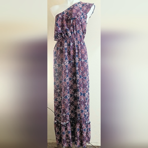 Francesca's Collections Dresses & Skirts - Francesca’s Maxi Dress.  Style Jadeen Size Small  shoulder.
